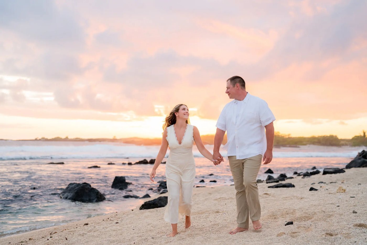 Couple Photos Big Island Hawaii — Romantic Sunset Beach Session Kona Couple Photos Big Island Hawaii — Romantic Sunset Beach Session Kona