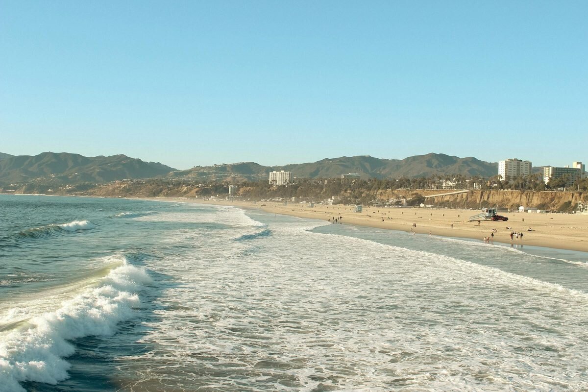Will Rogers State Beach — Los Angeles Family Photography Location Wide sandy beach with mountains in the background at Will Rogers State Beach, a popular Los Angeles family photography location